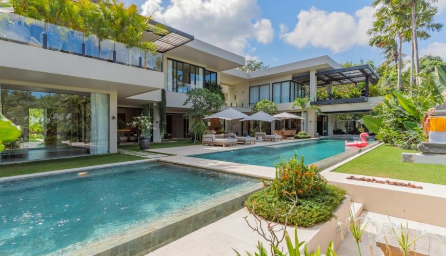 Discover the best luxury villas in Bali. Enjoy luxury, stunning views, and incomparable comfort for your ultimate lavish escape.